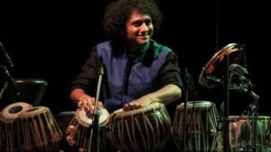 লহুৱা বাজাবার এককভালে বাজানো